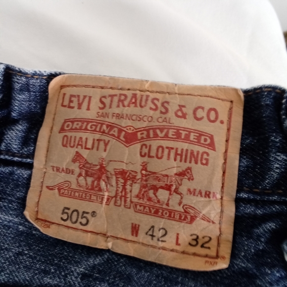 Levi's 505 Men's Straight Leg Regular Fit Denim Blue Jeans 42x32 Medium Wash - Picture 2 of 9